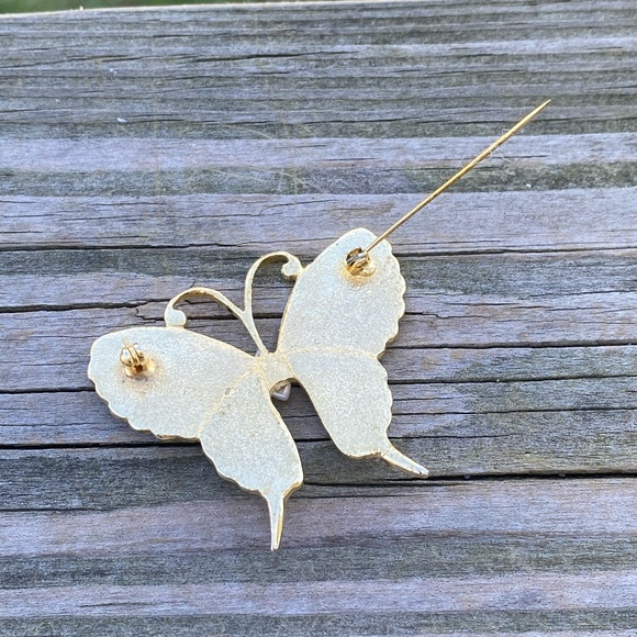 Butterfly brooch pin teal and bronze enameled with faux pearl center - Picture 5 of 9